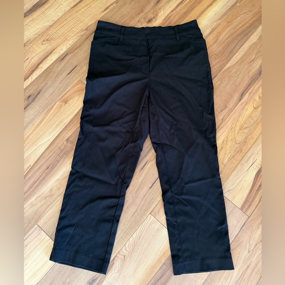 Black mid-rise capris